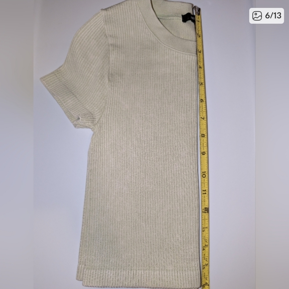🩷👕💚 4 Fitted Short Sleeve Ribbed Crop Tops (EUC barely worn!) - Picture 9 of 16